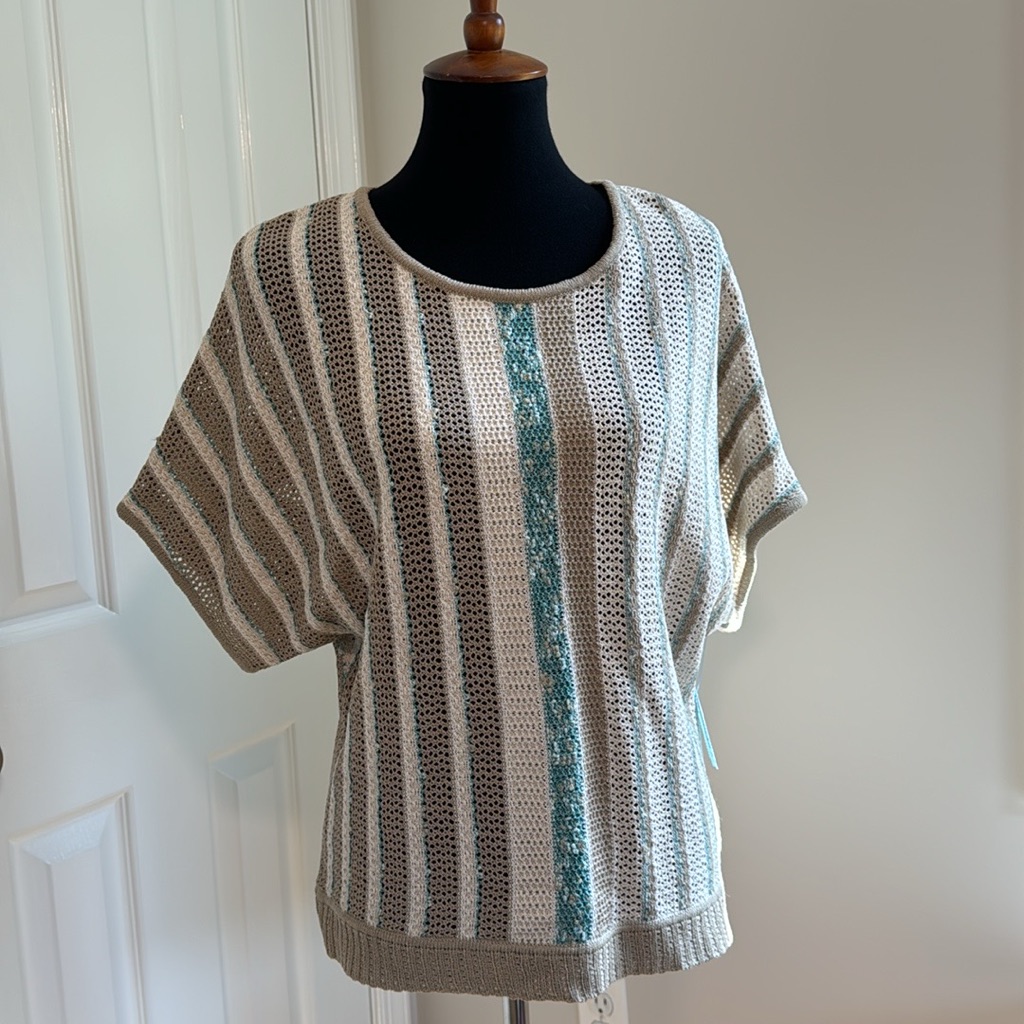 St. John Sport Womenâs Size Medium Wool Blend Knit Short Sleeve Sweater
